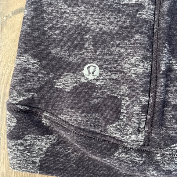 Women’s Lululemon Outrun the Elements Long Sleeve, size 4 - Picture 5 of 6